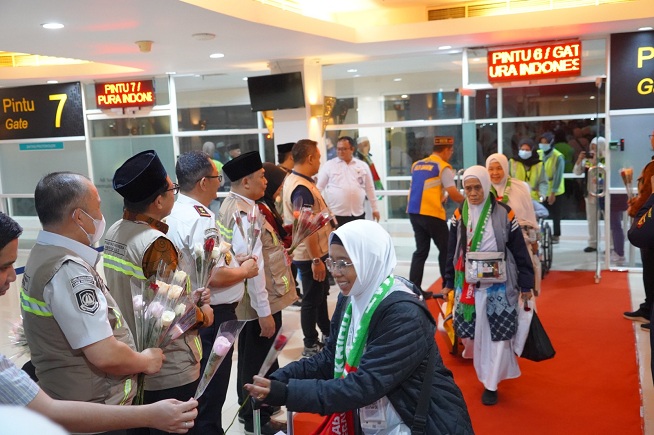 Imigrasi Surakarta Kawal Kepulangan Kloter Pertama Haji Jateng di Adi Soemarmo